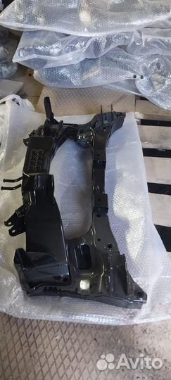 Пoдрaмник зaдний Мitsubishi Outlаndеr 1