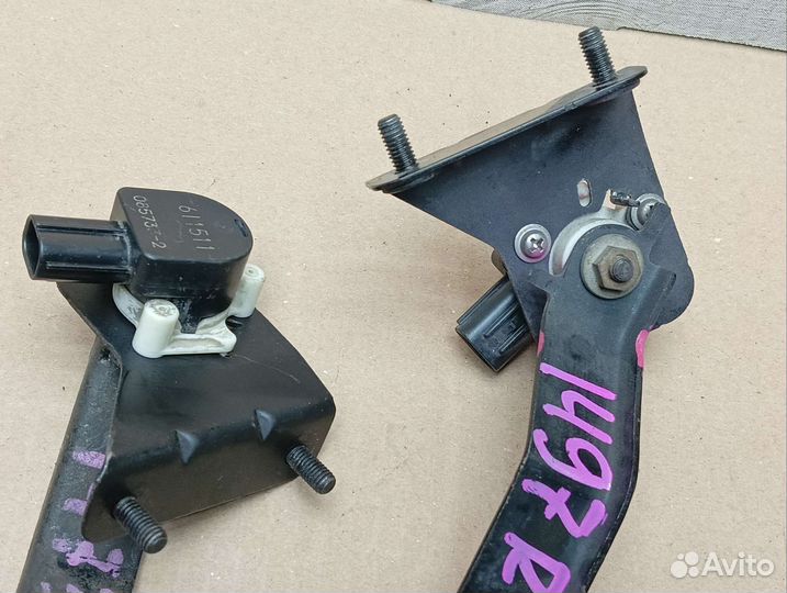 Датчик положения кузова Toyota Camry 40