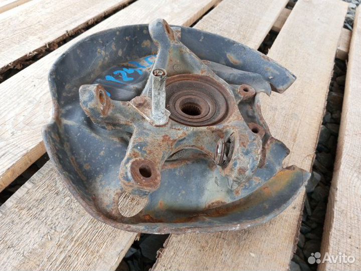 Кулак поворотный задний правый Mercedes Benz