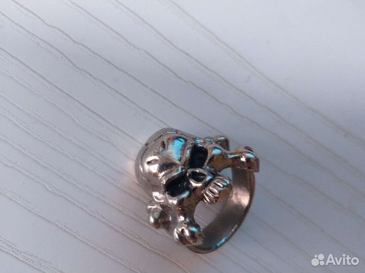 Перстень Череп