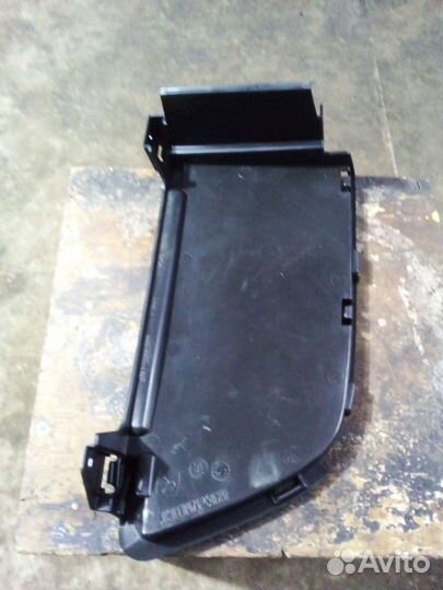 Заглушка решетки переднего бампера Renault Dokker