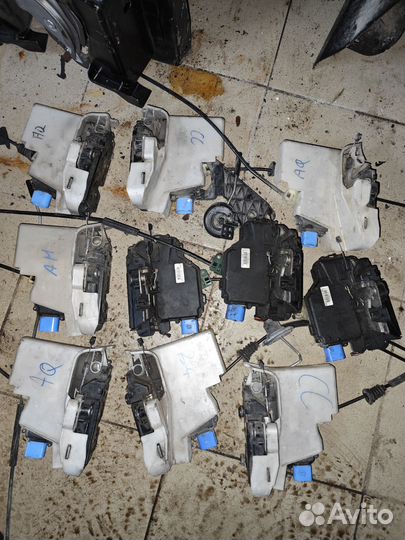 Замок передней двери VW T5