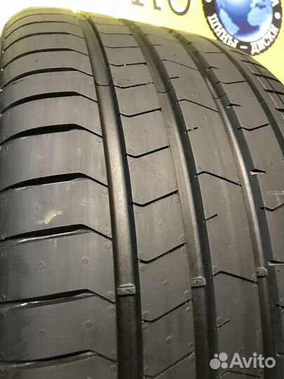 Pirelli P Zero PZ4 275/35 R20 и 245/40 R20 102Y