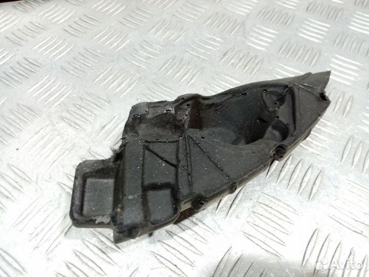 Б/У Уплотнитель крышки зеркала левый#001