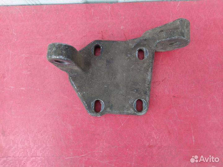 Кронштейн кпп Volvo XC90