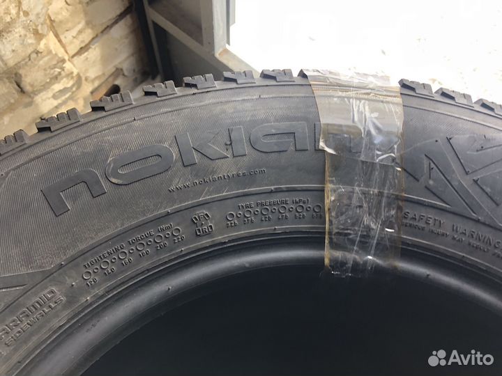 Continental IceContact 3 215/60 R16 99T