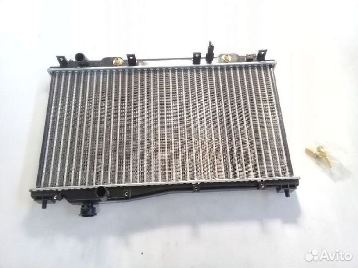 Радиатор охлаждения termal 218115JP Honda Civic ES