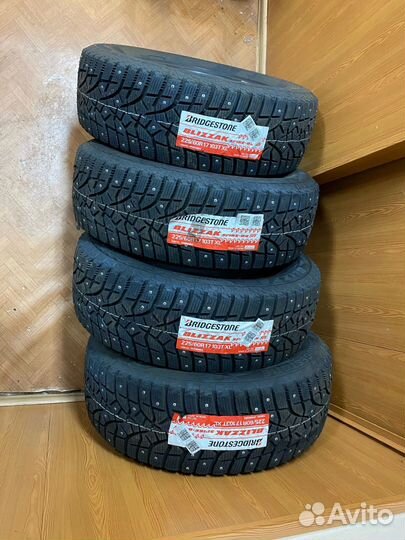 Bridgestone Blizzak Spike-02 SUV 225/60 R17