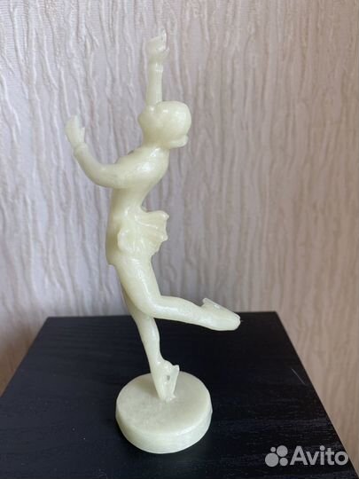 Статуэтка фигуристки