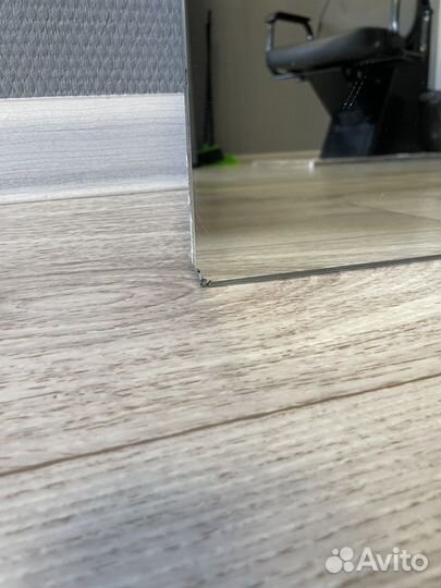 Зеркало с полочкой