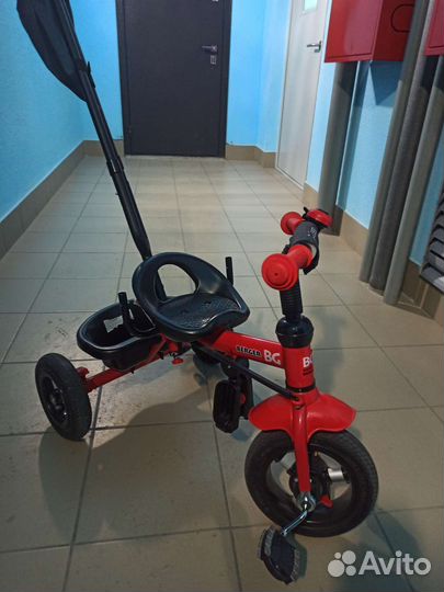 Трехколесный велосипед с ручкой