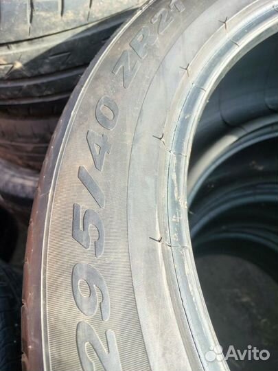 Pirelli P Zero 295/40 R21