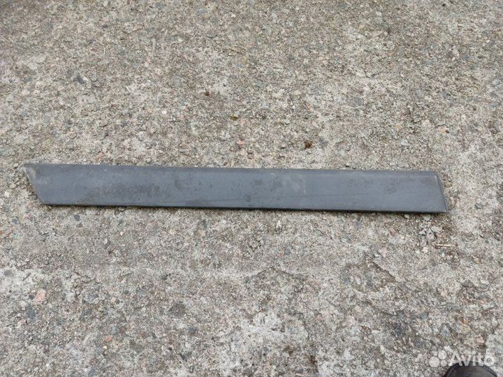 Молдинг двери задний правый Volkswagen Passat B3