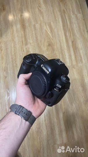 Зеркальный фотоаппарат canon eos 5D mark IV