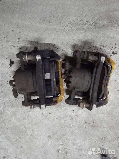 Передний суппорт Mitsubishi carisma митсубиси