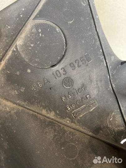 Крышка двигателя