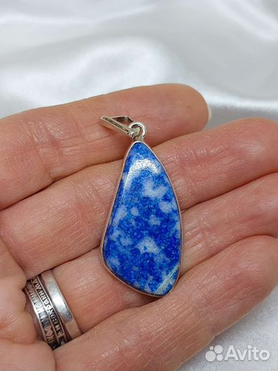 Кулон с лазуритом. Забайкалье
