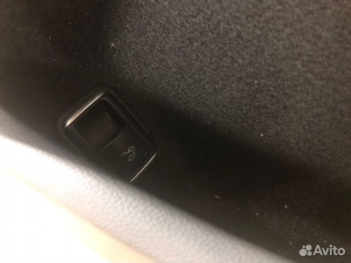 Обшивка двери передняя правая Mercedes-Benz