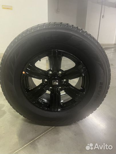 Pirelli formula ice 265/65 R17 с дисками Tank 300