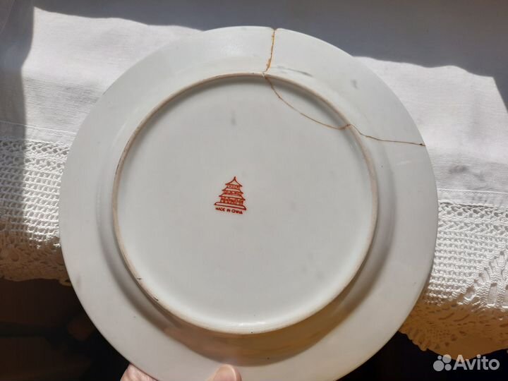 Тарелка настенная Китай Скол