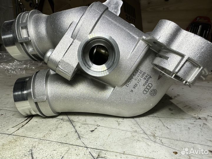 Водяная помпа Audi A4 B8