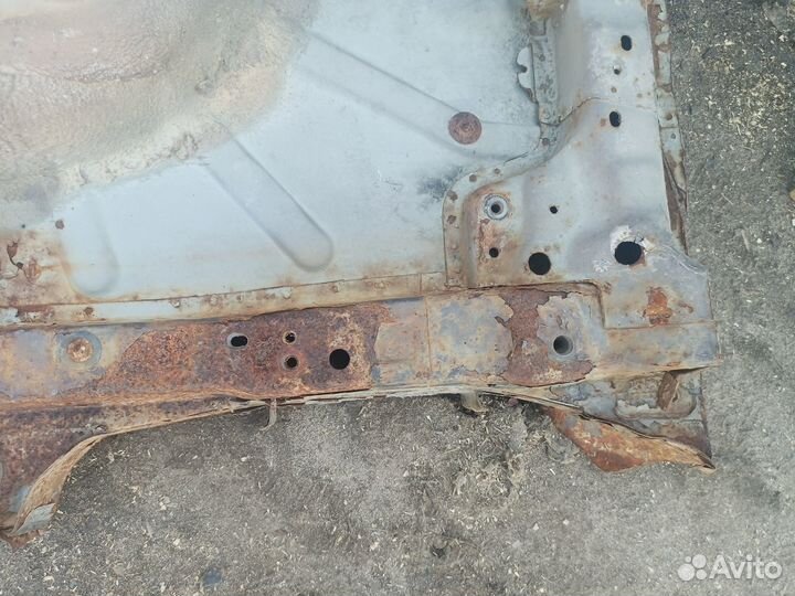 Ниша запасного колеса Ford Focus 2010 г