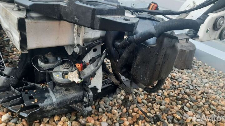 Передняя панель радиаторов Пежо 308 рест