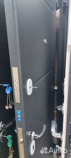 Дверь входная металлическая новая