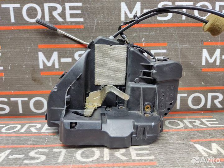 Замок двери задний правый Mercedes-Benz E-Class