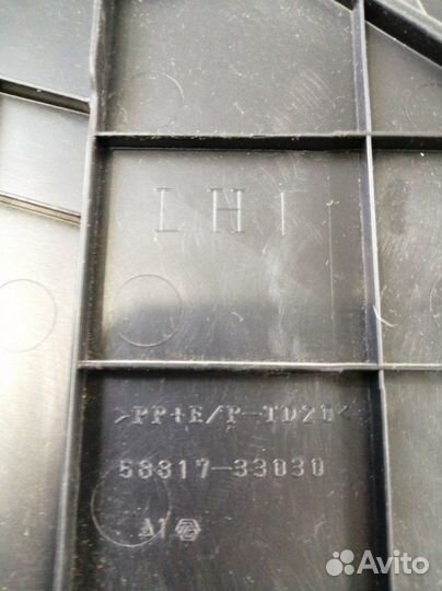 Накладка на консоль между сиденьями левая Toyota