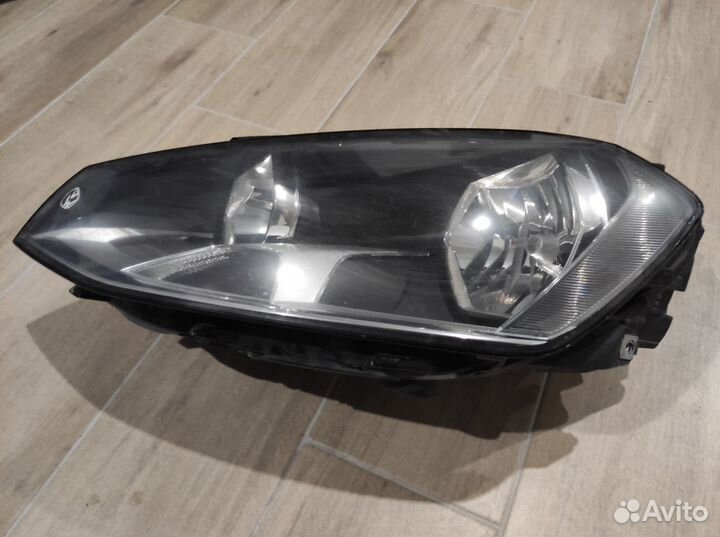 Фара битая левая Volkswagen Golf 2013