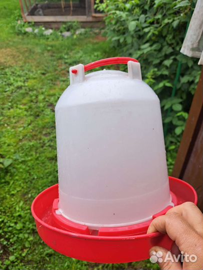 Бункерная кормушка для птиц