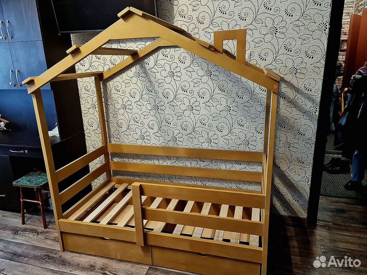 Детская кровать домик