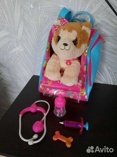 Собачка Barbie в рюкзаке