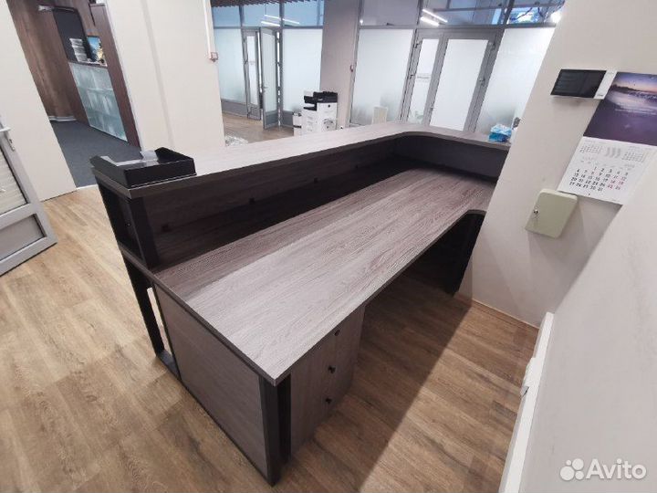 Стойка ресепшн лофт