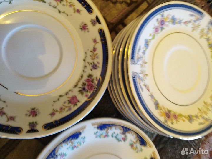 Блюдца от сервизов и селедочницы