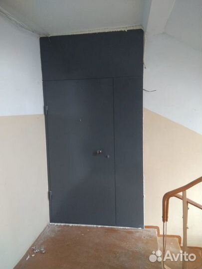 Тамбурная дверь