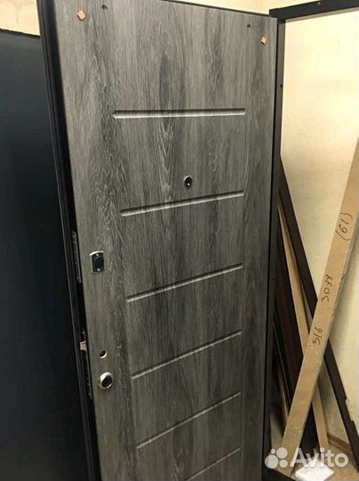 Входная металлическая дверь