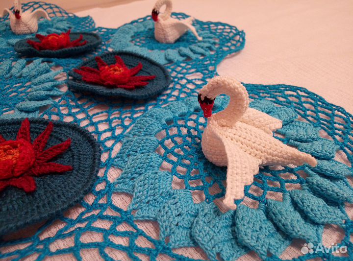 Салфетка Лебединое озеро кружево ручная работа