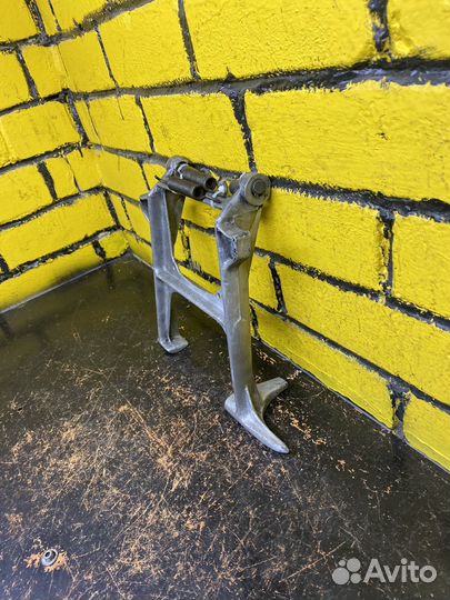 Центральная подножка Ява 634/638