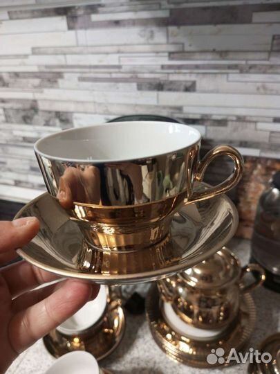 Чайный сервиз с тарелками