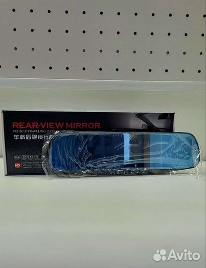 Автомобильный видеорегистратор в виде зеркала