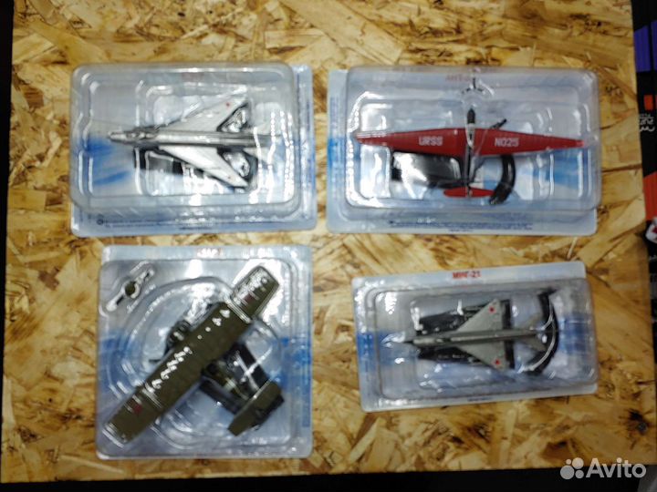 Модели самолетов Деагостини (средний формат)