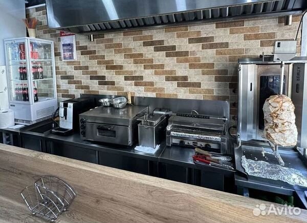 Сеть из трех точек премиальной шаурмы в центре