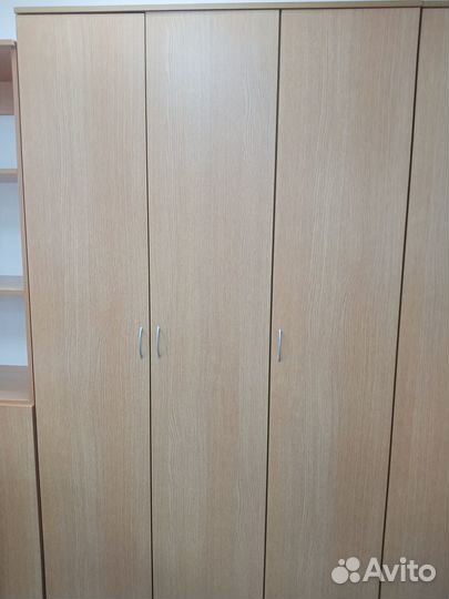 Офисный шкаф для одежды