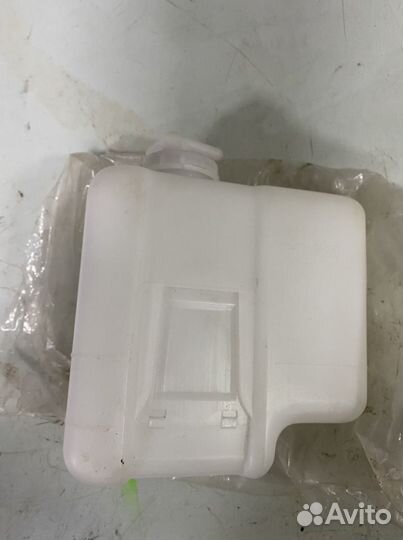 Бачок расширительный Mitsubishi Pajero