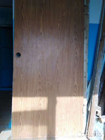Дверь входная деревянная