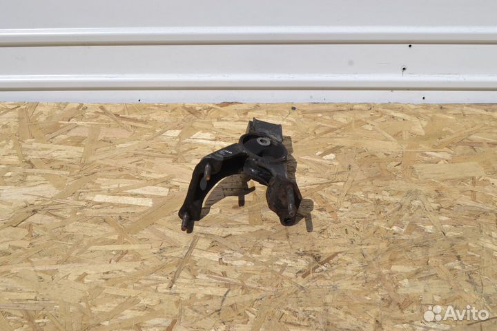 Подушка двигателя задняя Toyota Noah R60