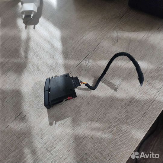 Кнопка аварийной сигнализации BMW X3 E83