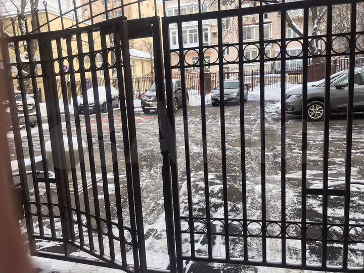 Машиноместо, > 30 м²